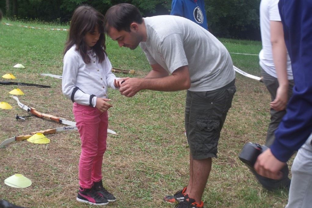 animateur capjuniors avec un enfant