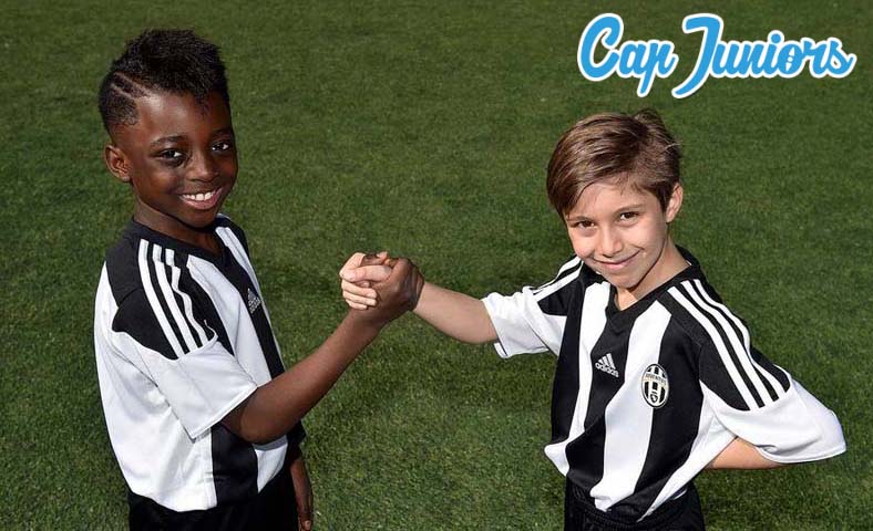 Amitiés sportives lors d'un stage de foot Cap Juniors