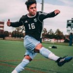 Séance de tir au but pour ce jeune joueur